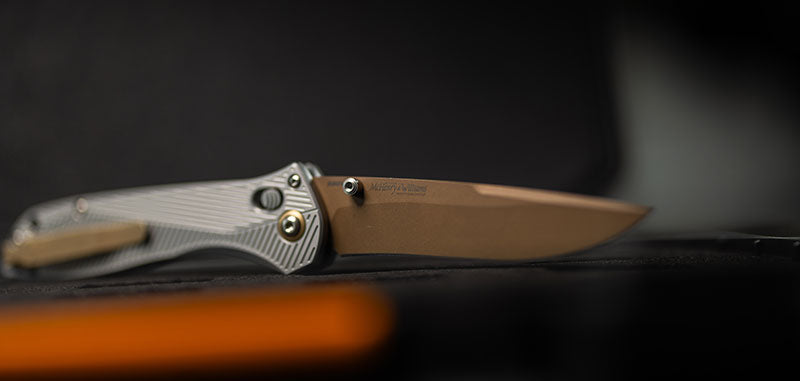 Couteau pliant Seven Ten Blanc - Benchmade-T.A DEFENSE