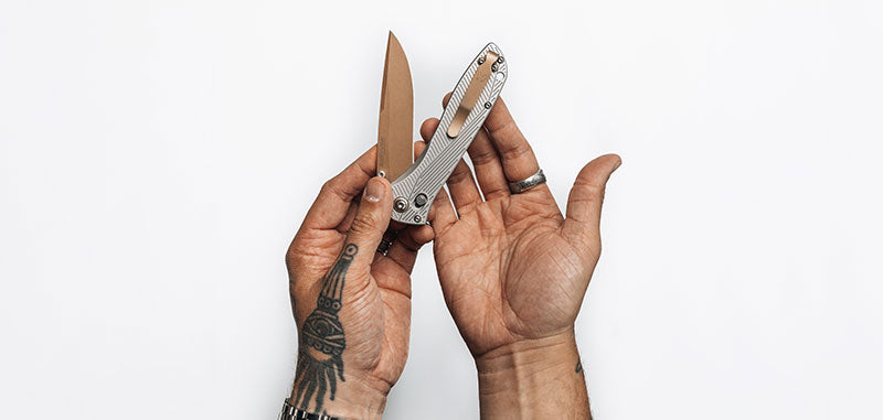 Couteau pliant Seven Ten Blanc - Benchmade-T.A DEFENSE